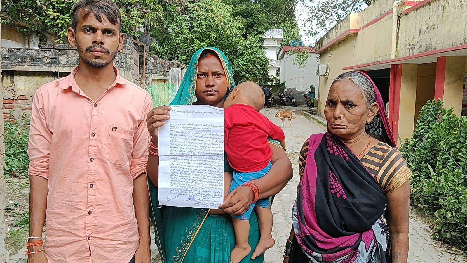 बुजुर्ग महिला से 5 बिस्वा भूमि की जगह धोखे से करा लिया 24 बिस्वा भूमि का बैनामा